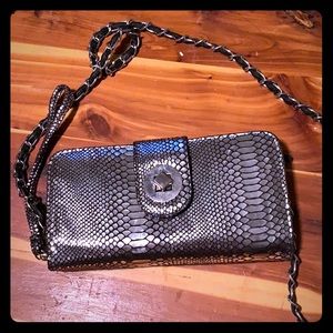 Snake skin clutch